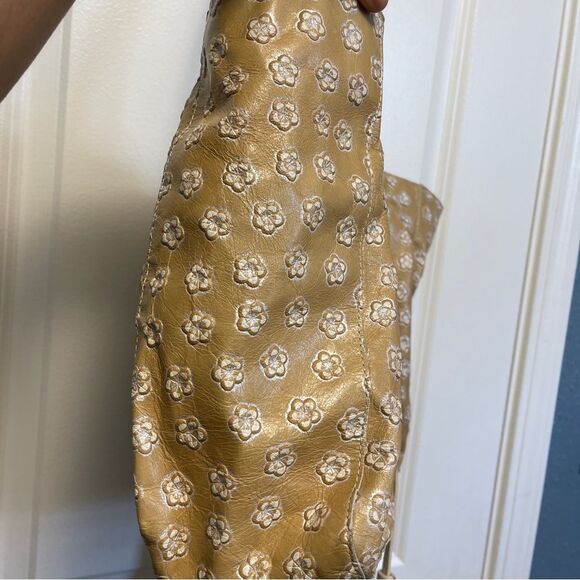 Cavalcanti Leather Tan Embossed Flower Shoulder Handbag Made in Italy - Picture 6 of 11